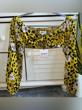 NWT Superdown Crop Top Small
Sold on Revolve